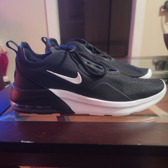 Nike Shoes - Nike air mesh running shoes